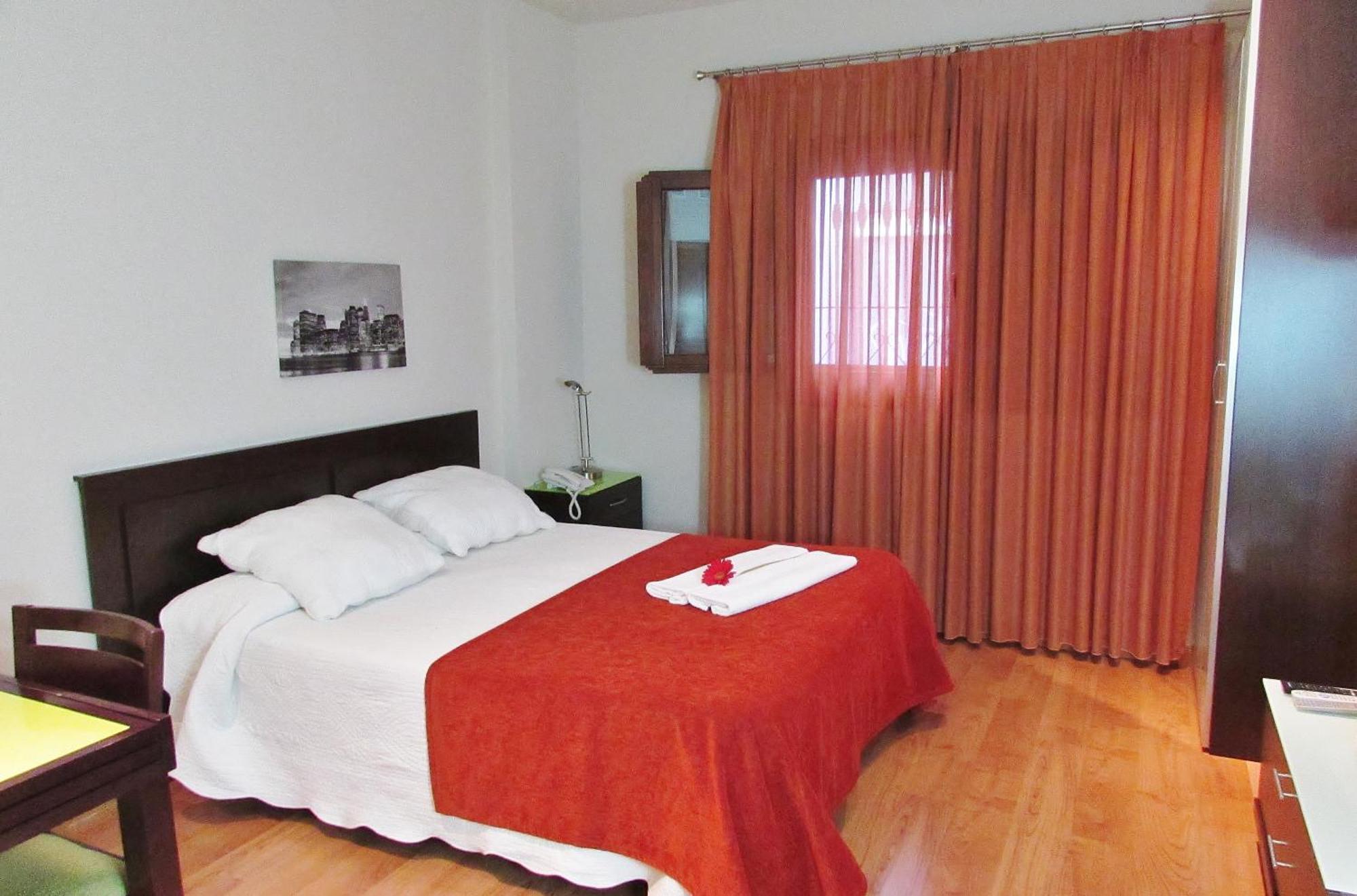 Apartamentos Turísticos Las Nieves Granada Quarto foto